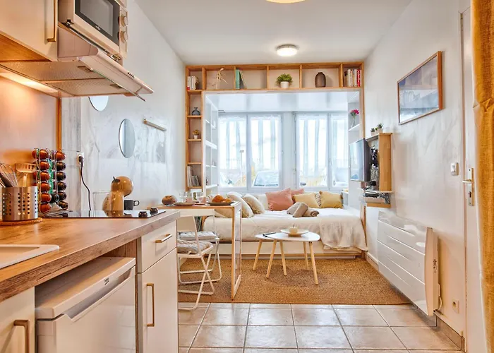 Front De - Rdc - Centre & Casino Apartman